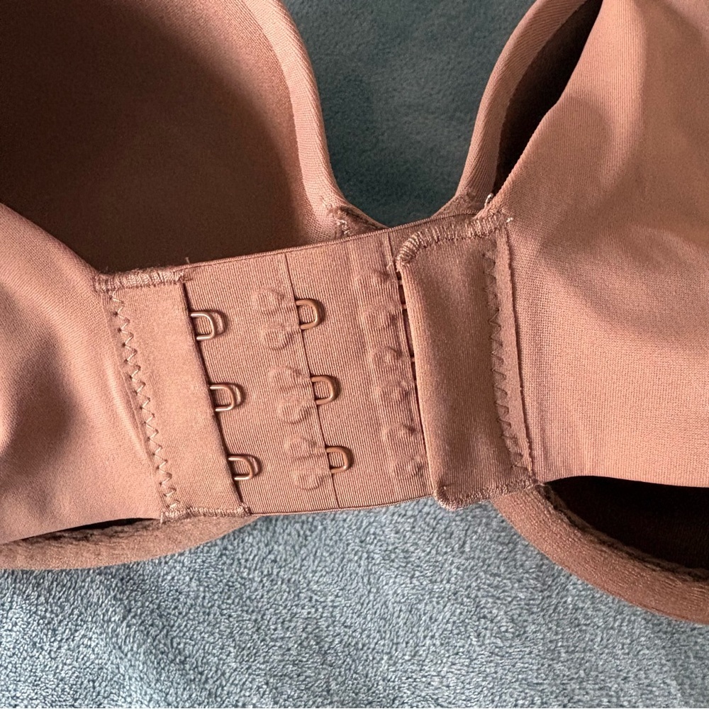 SKIMS Full Coverage Sienna Bra - Picture 3 of 5